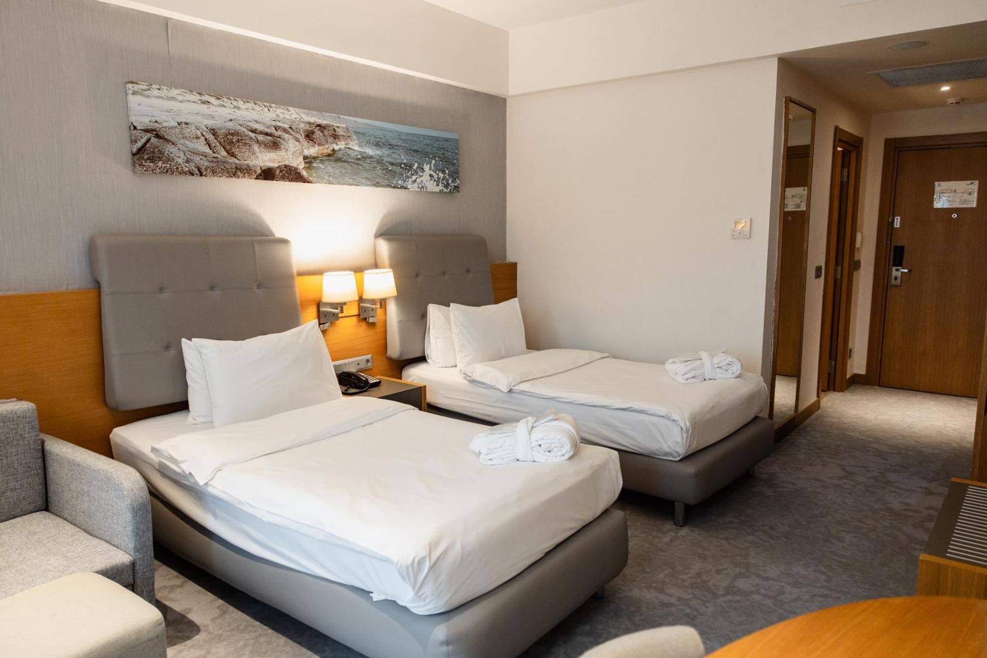 Holiday Inn - Aktau - Seaside By Ihg Kültér fotó