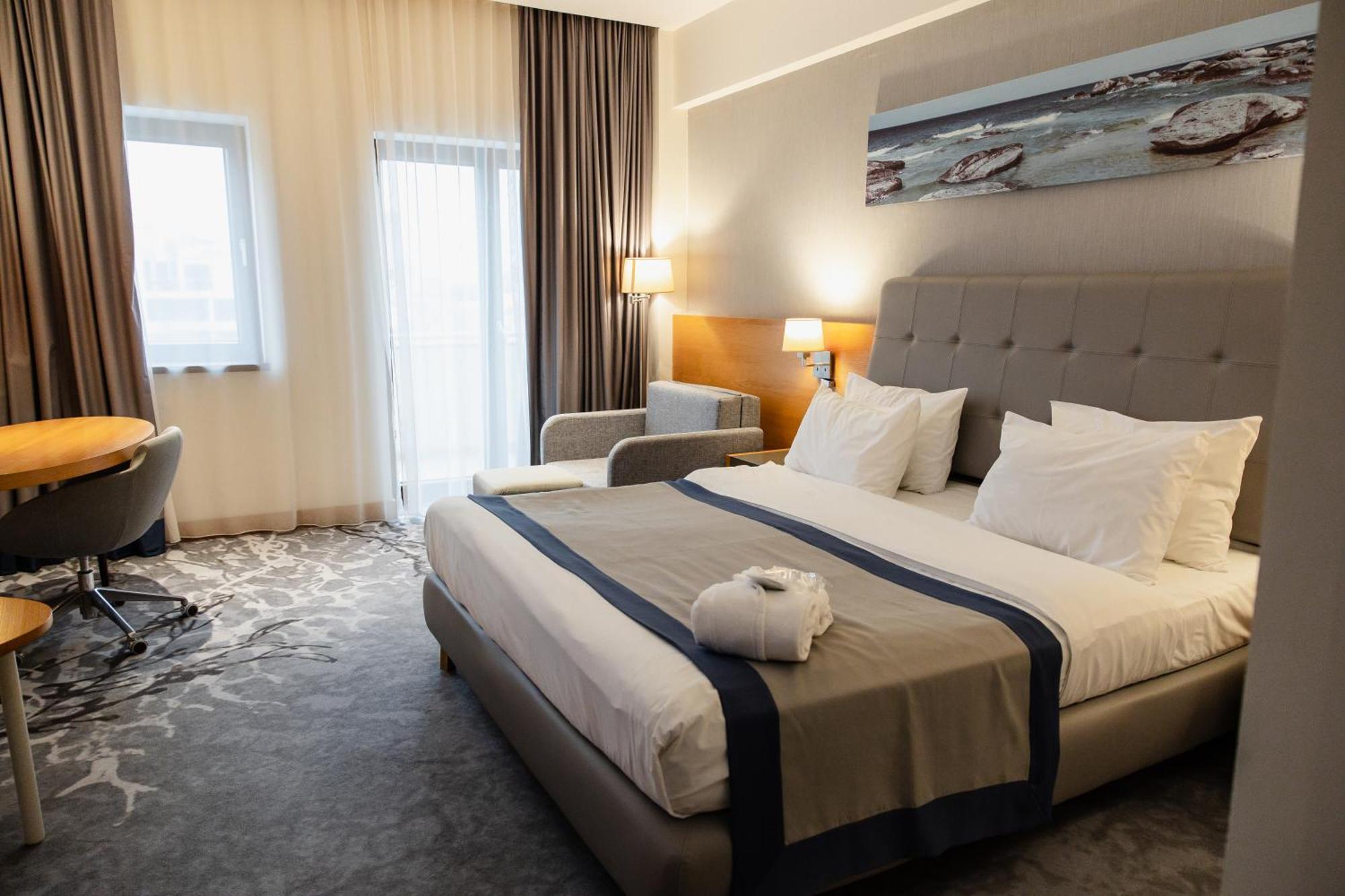 Holiday Inn - Aktau - Seaside By Ihg Kültér fotó
